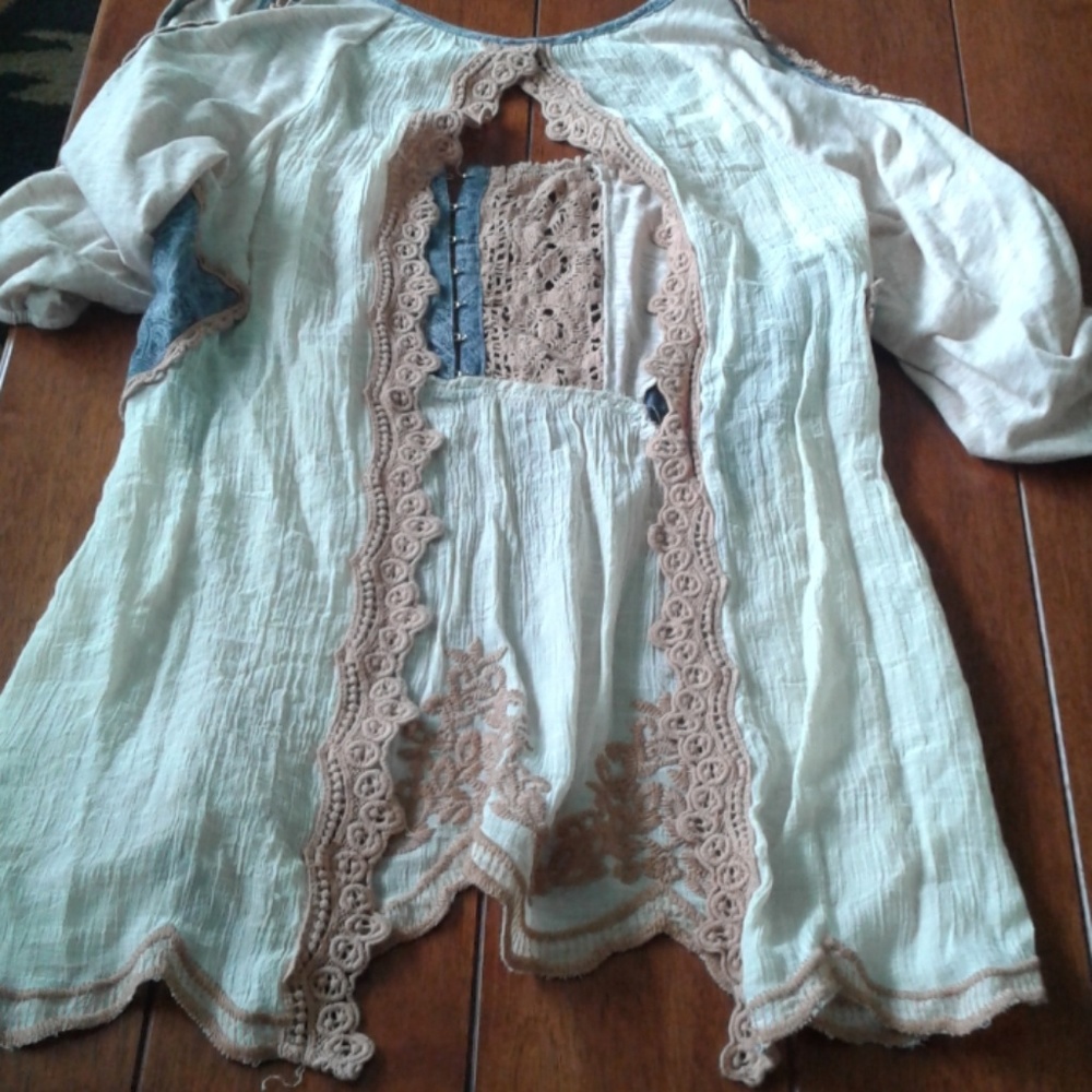 Multi fabric and pattern top - Picture 6 of 6